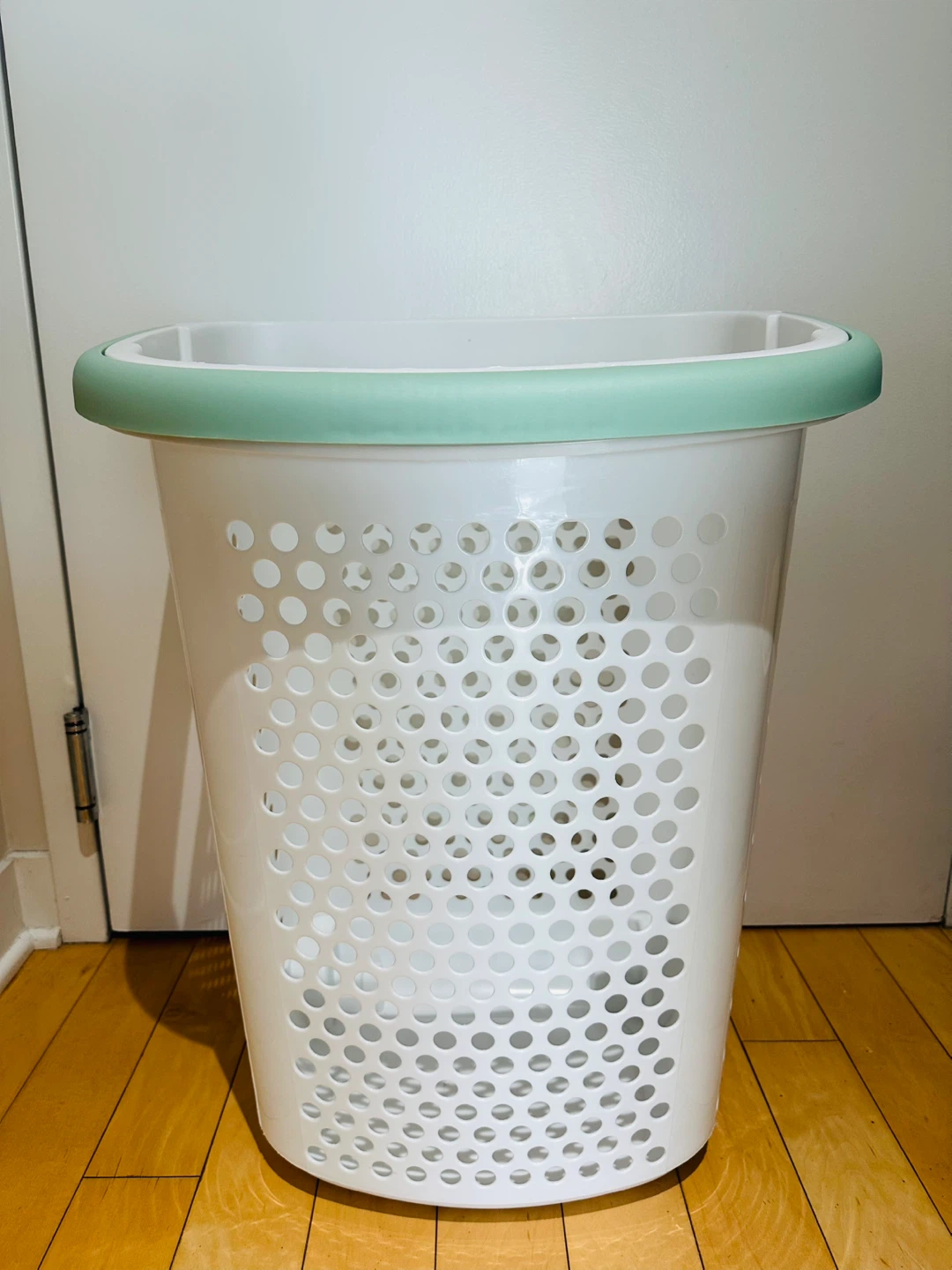Laundry Hamper with wheels - photo 3