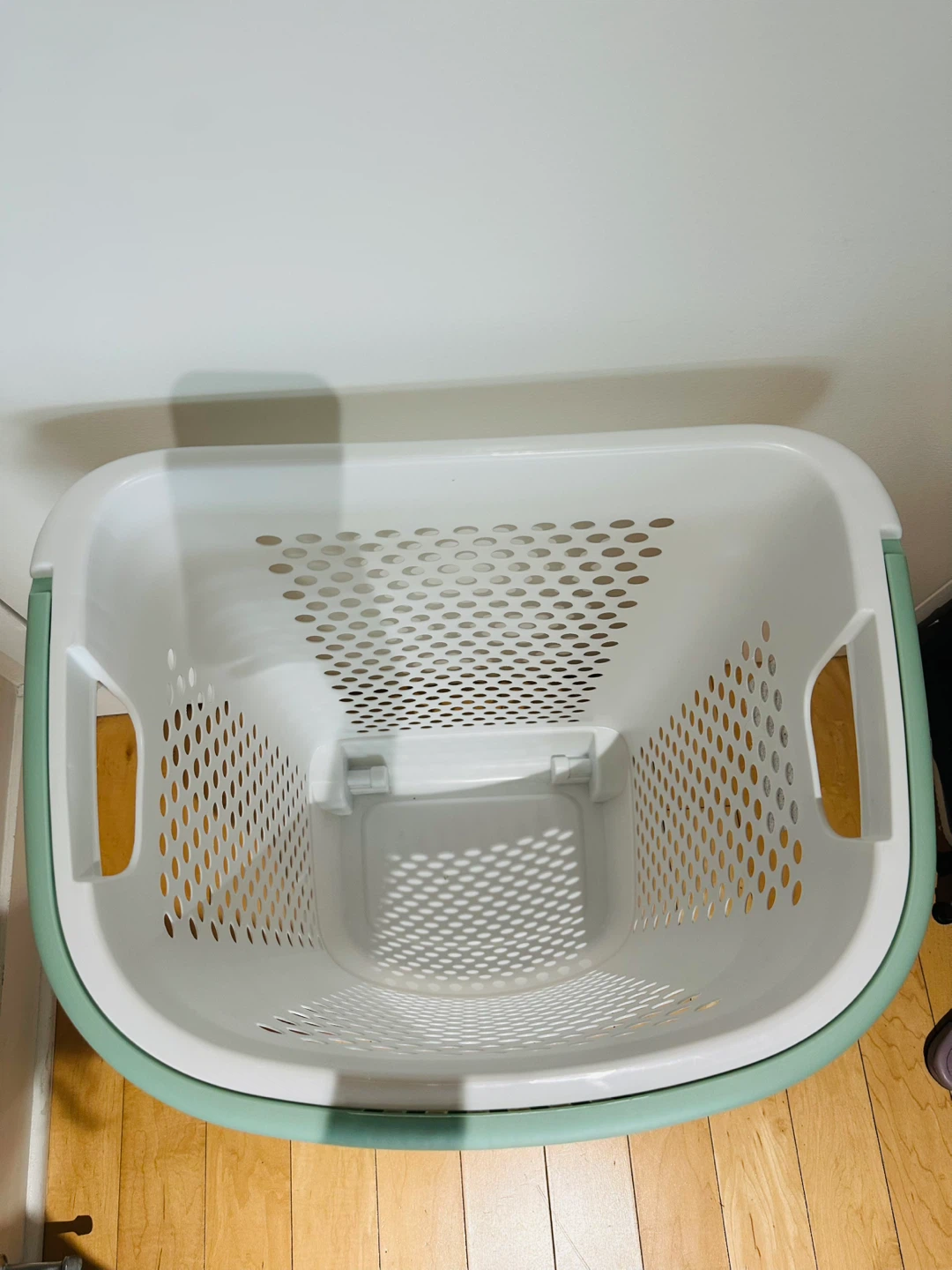 Laundry Hamper with wheels - photo 4
