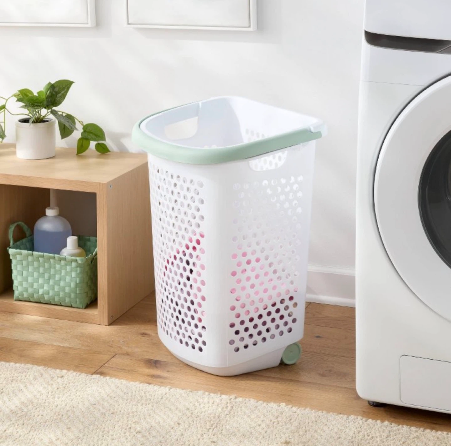 Laundry Hamper with wheels