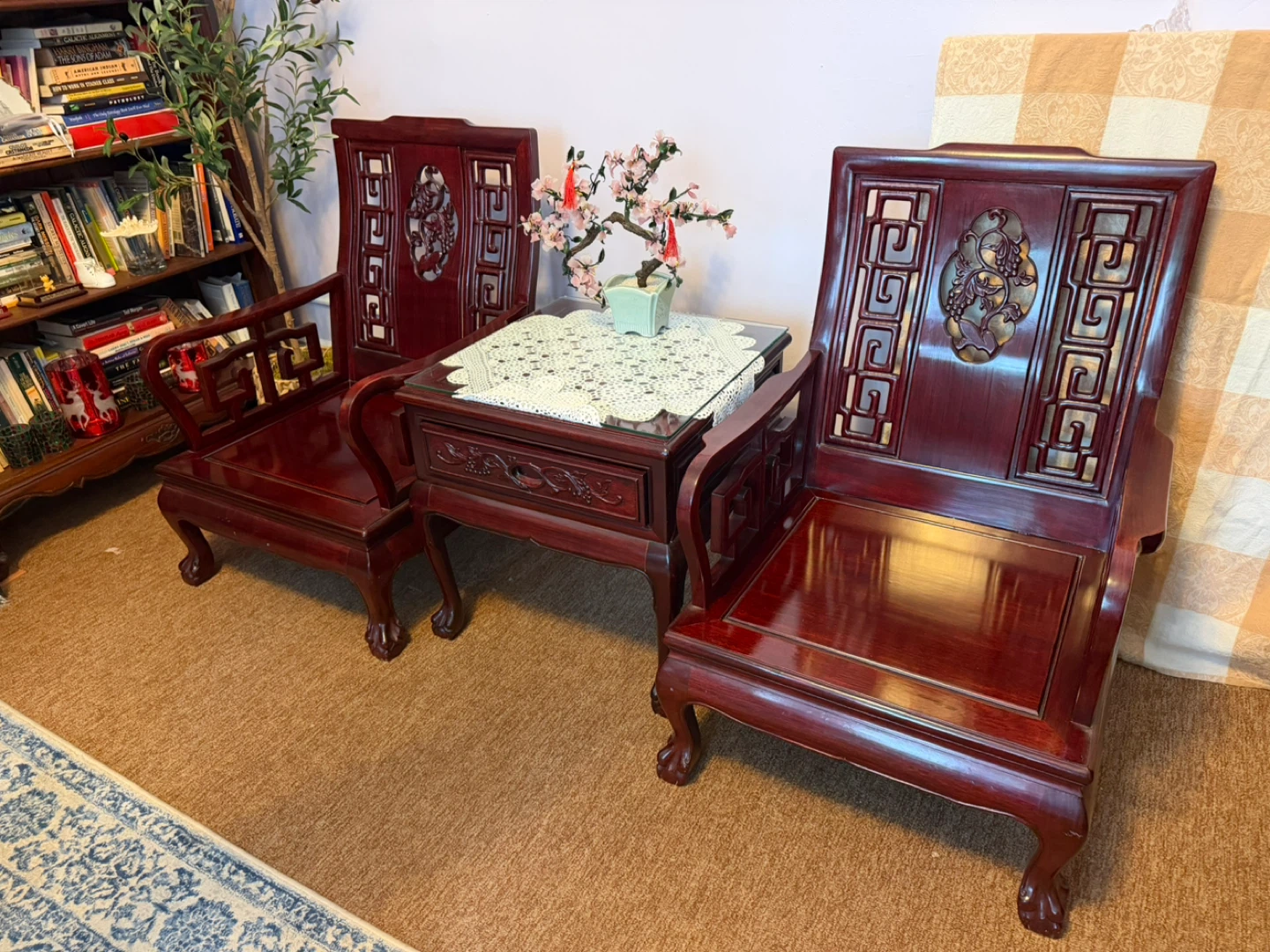 Chinese Rosewood Armchairs and a side table with Carved Details - photo 2