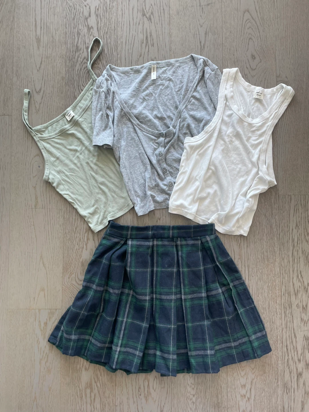 3 Women's Tops and Skirt Bundle - photo 2