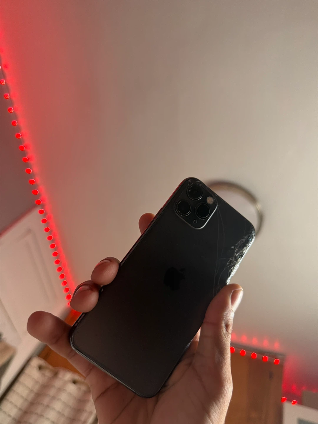 Apple iPhone 11 Pro - photo 2