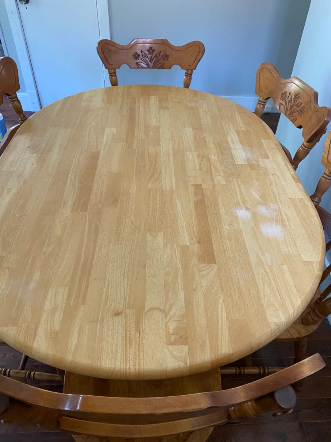 Gently used wooden Dining Table with 6 Chairs - photo 4