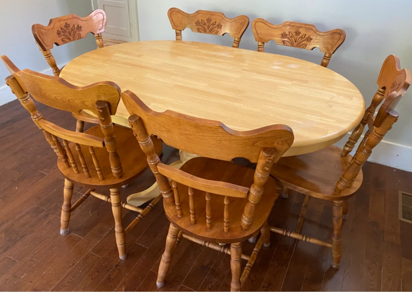 Gently used wooden Dining Table with 6 Chairs