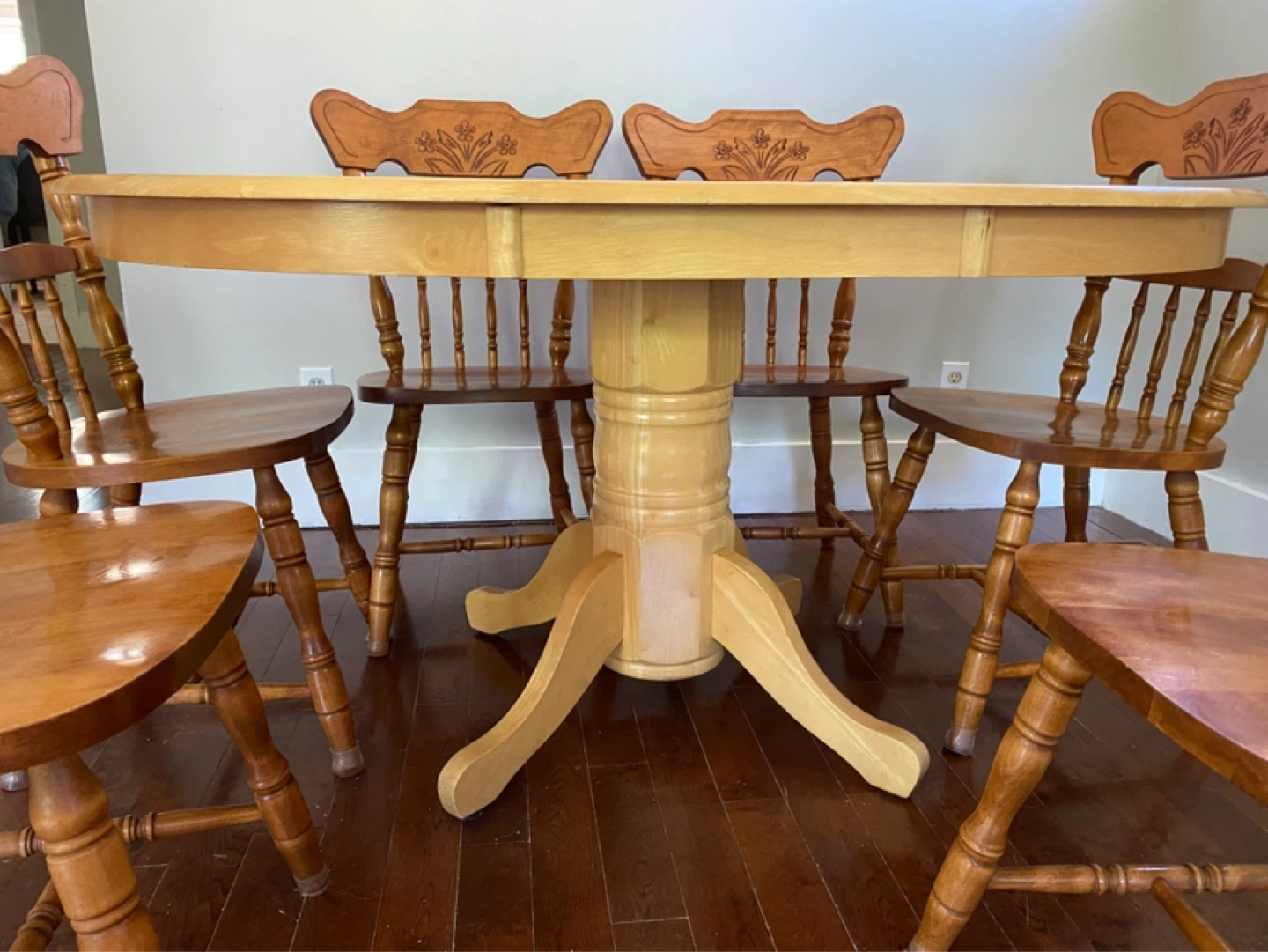 Gently used wooden Dining Table with 6 Chairs - photo 2