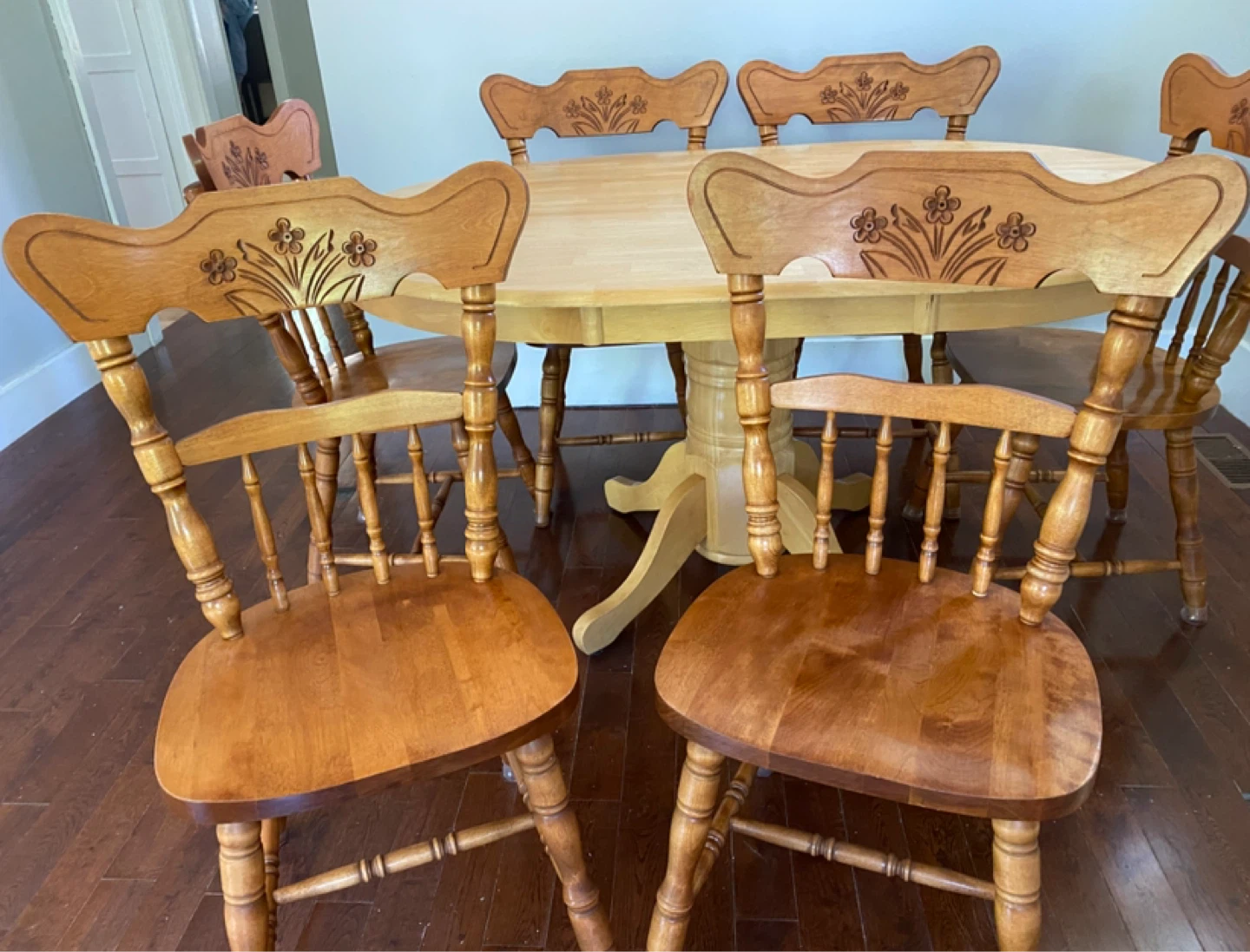 Gently used wooden Dining Table with 6 Chairs - photo 3
