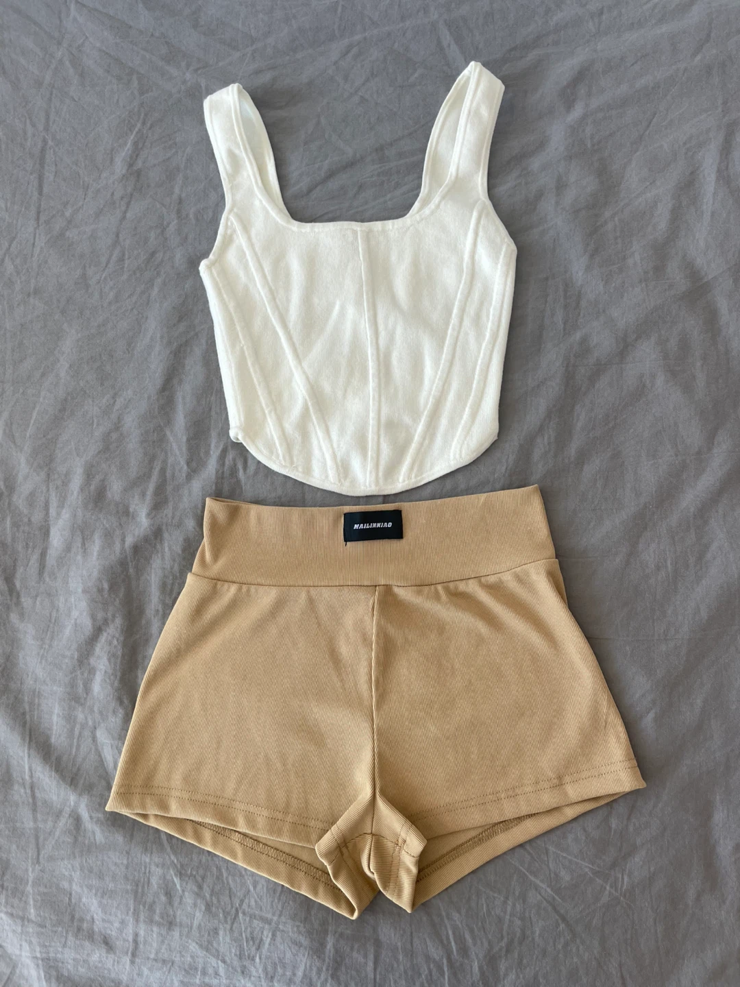 Wilfred White Corset Tank Top and Tan Ribbed Shorts Set - photo 3