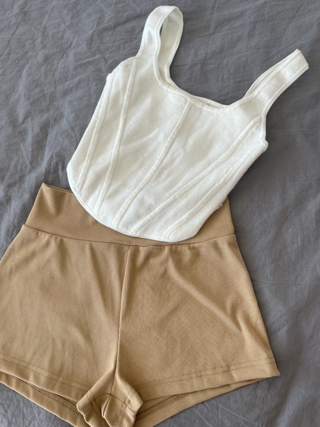Wilfred White Corset Tank Top and Tan Ribbed Shorts Set - photo 5