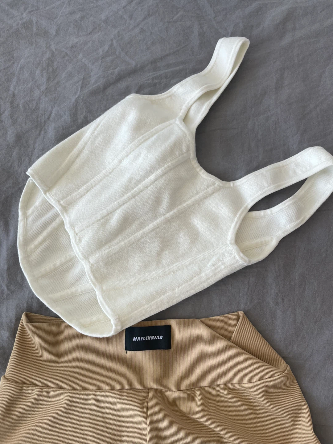 Wilfred White Corset Tank Top and Tan Ribbed Shorts Set - photo 4