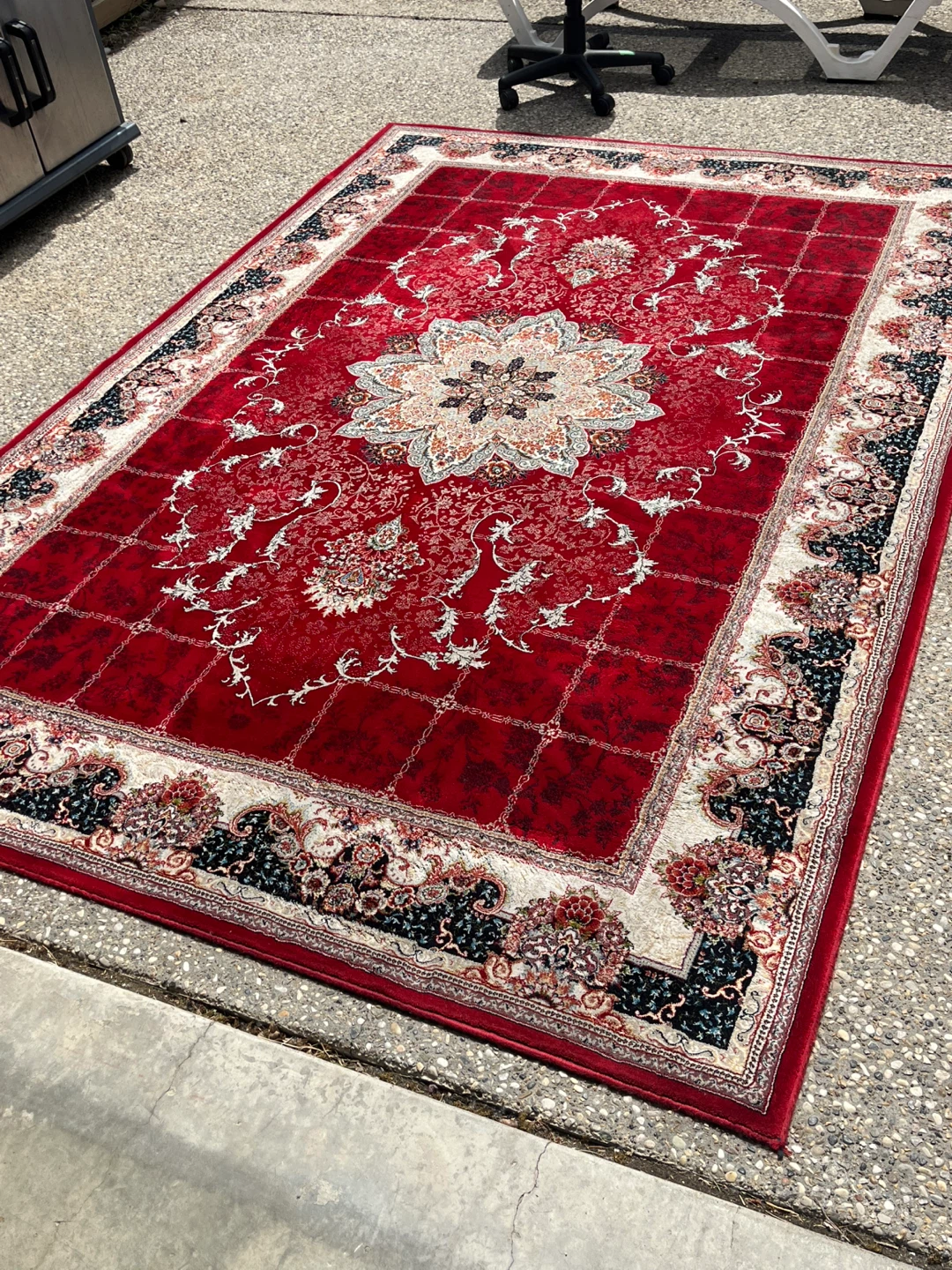 Beautiful large & heavy Area Rug