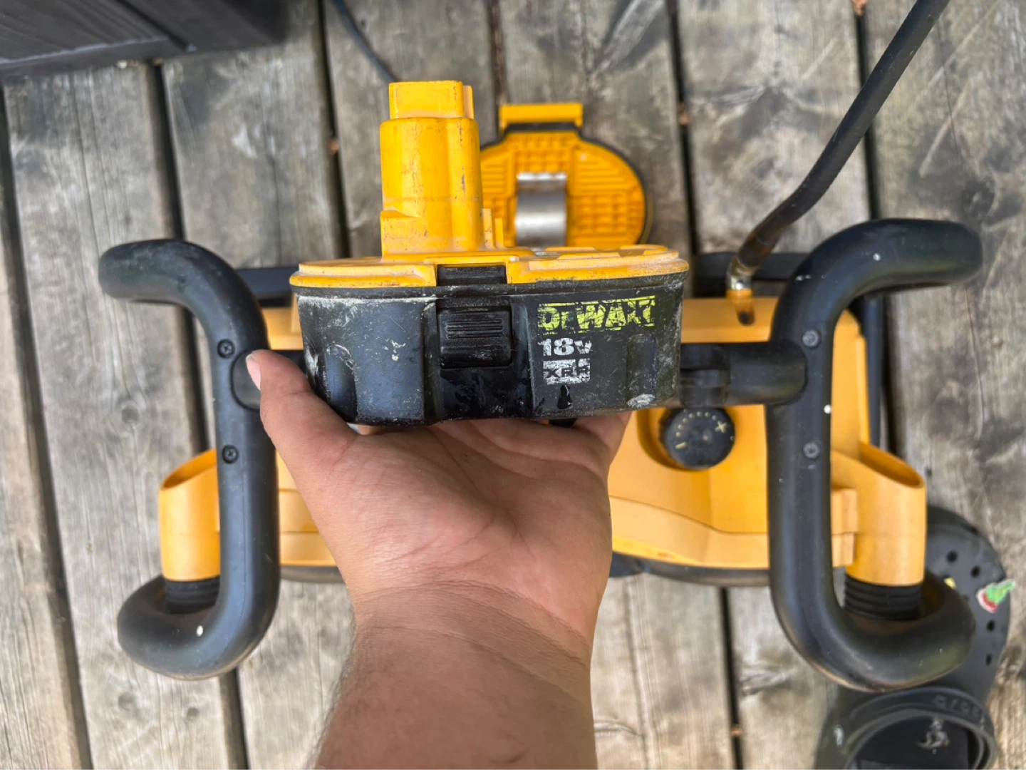 DeWalt 18V Jobsite Radio and Speaker - photo 2