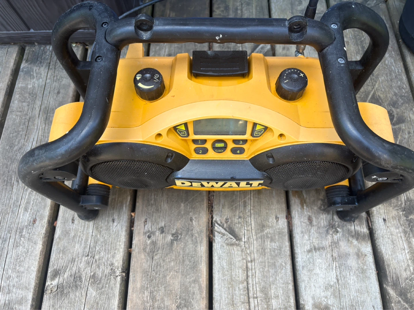 DeWalt 18V Jobsite Radio and Speaker - photo 4