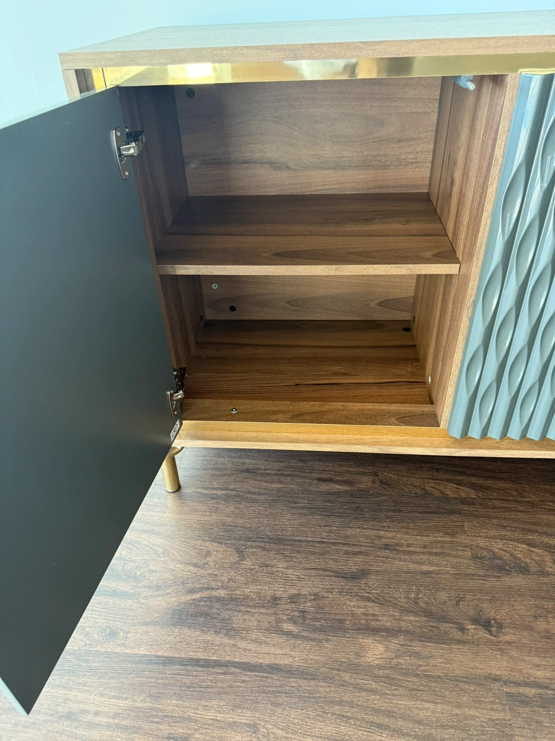 Modern Walnut Dining Table & Sideboard - photo 4