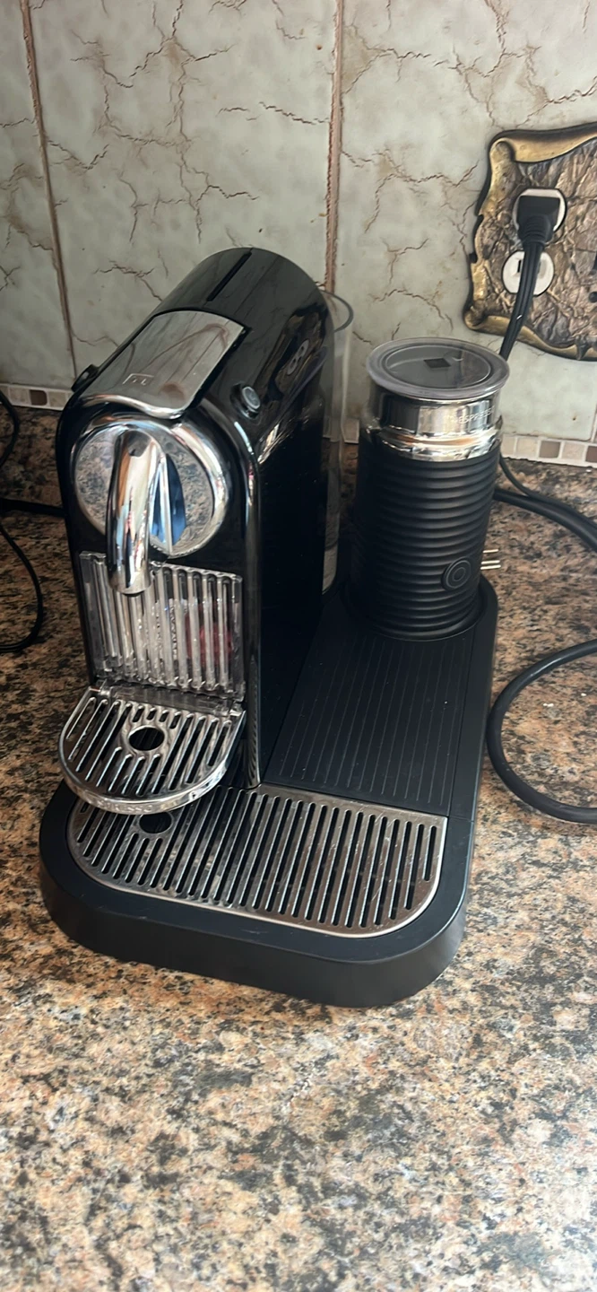 Nespresso Espresso Machine with Milk Frother - photo 2
