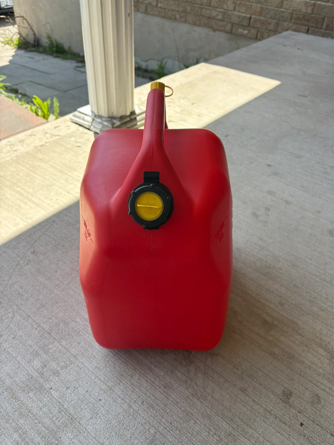 Red Plastic Gas Can 25L - photo 3