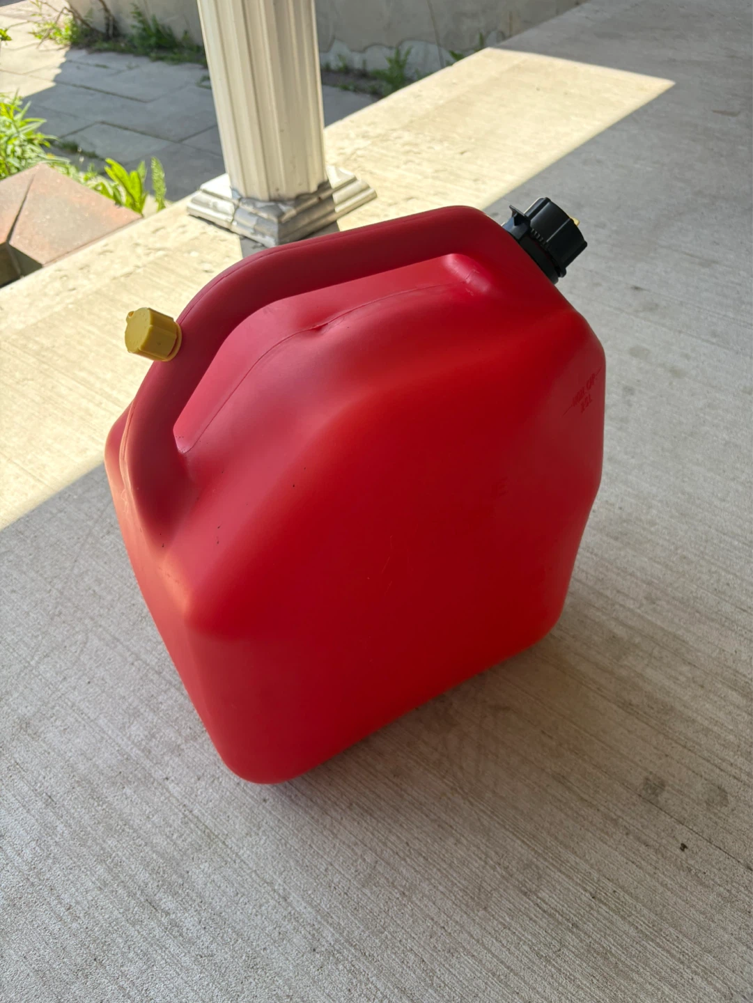 Red Plastic Gas Can 25L - photo 2