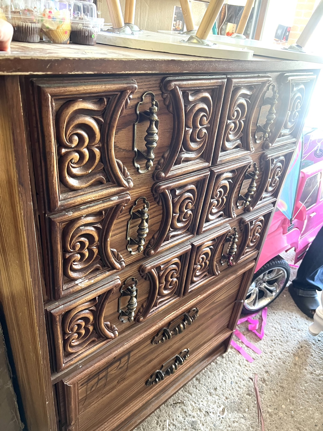 Vintage solid Wood Dresser need some repair - photo 2