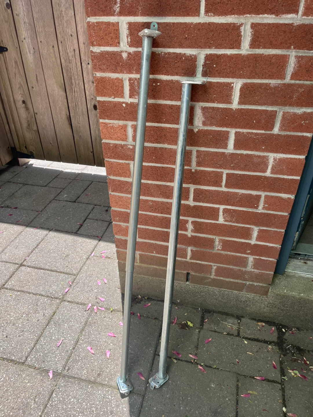3 clothes hanging rods - photo 2