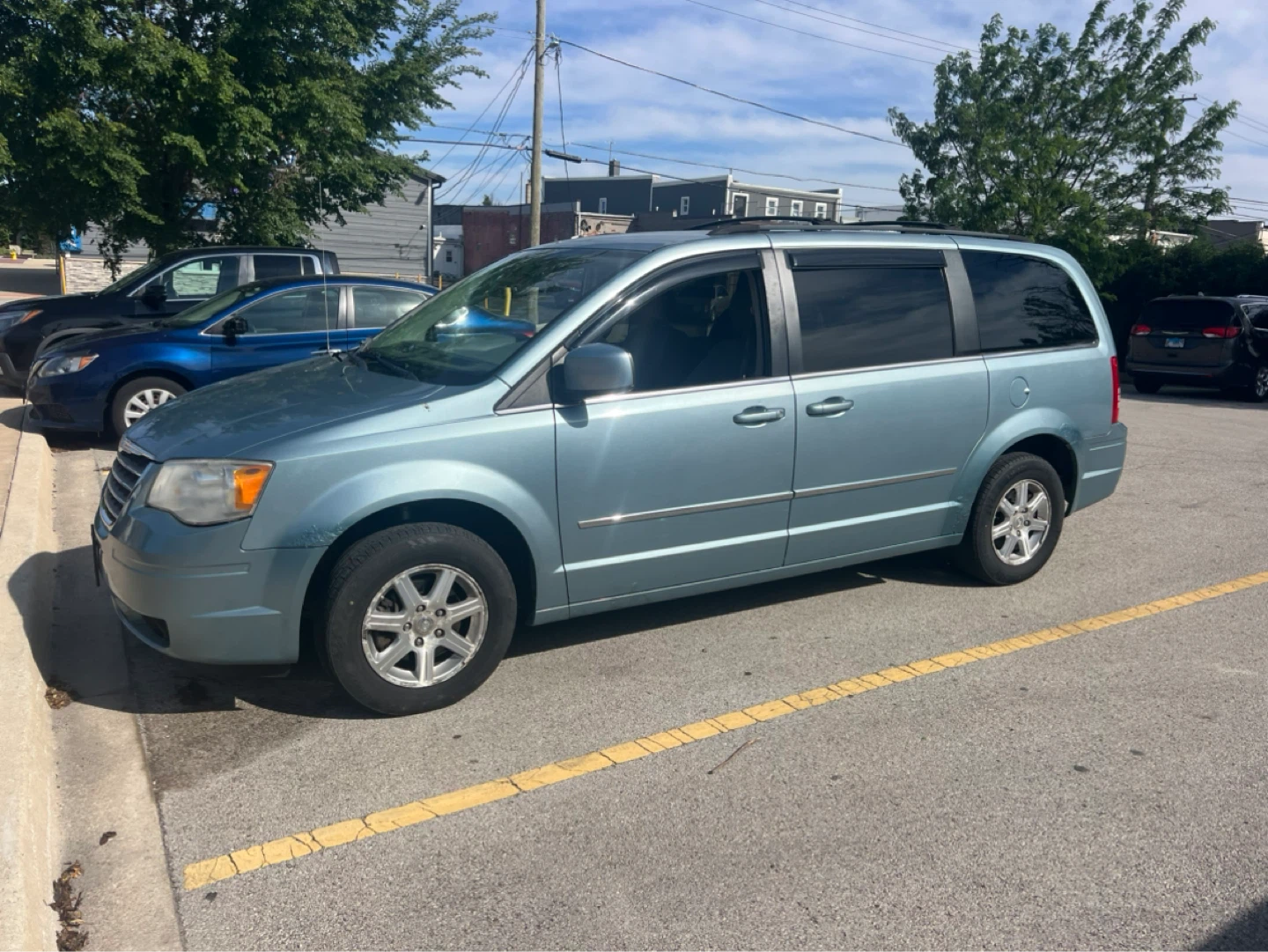 2009 Chrysler Town & Country - photo 2