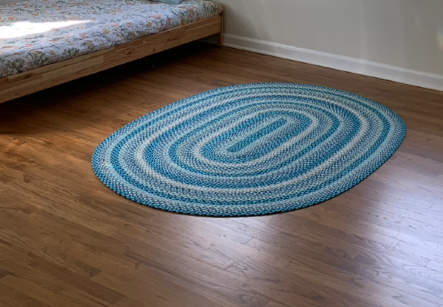 Braided Oval Rug Blue and White (4ft x 5ft 6in) - photo 5