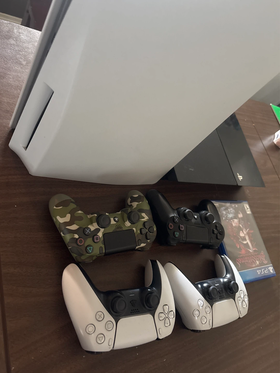 PlayStation 4 Console Bundle with Controllers and Game - photo 3