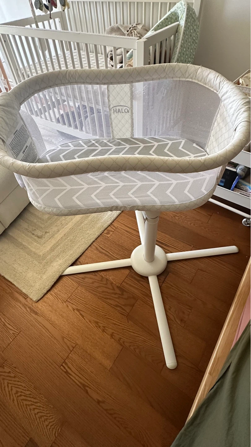 HALO Bassinest Swivel Sleeper