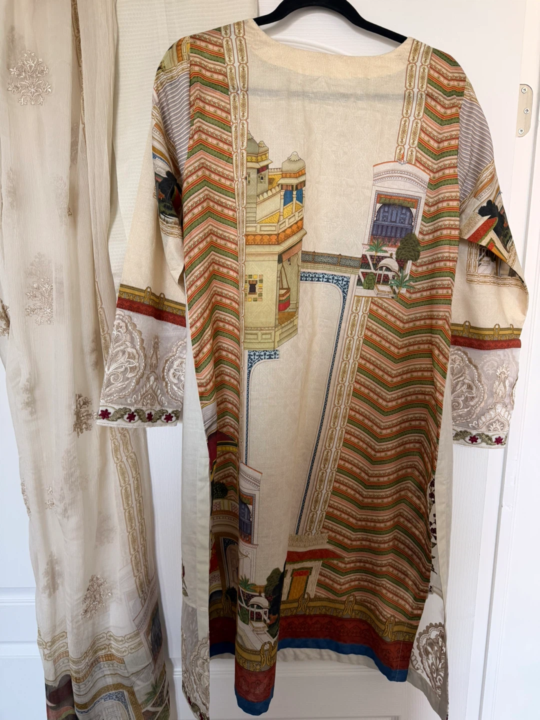 Cream embroidered lawn suit with dupatta - photo 2