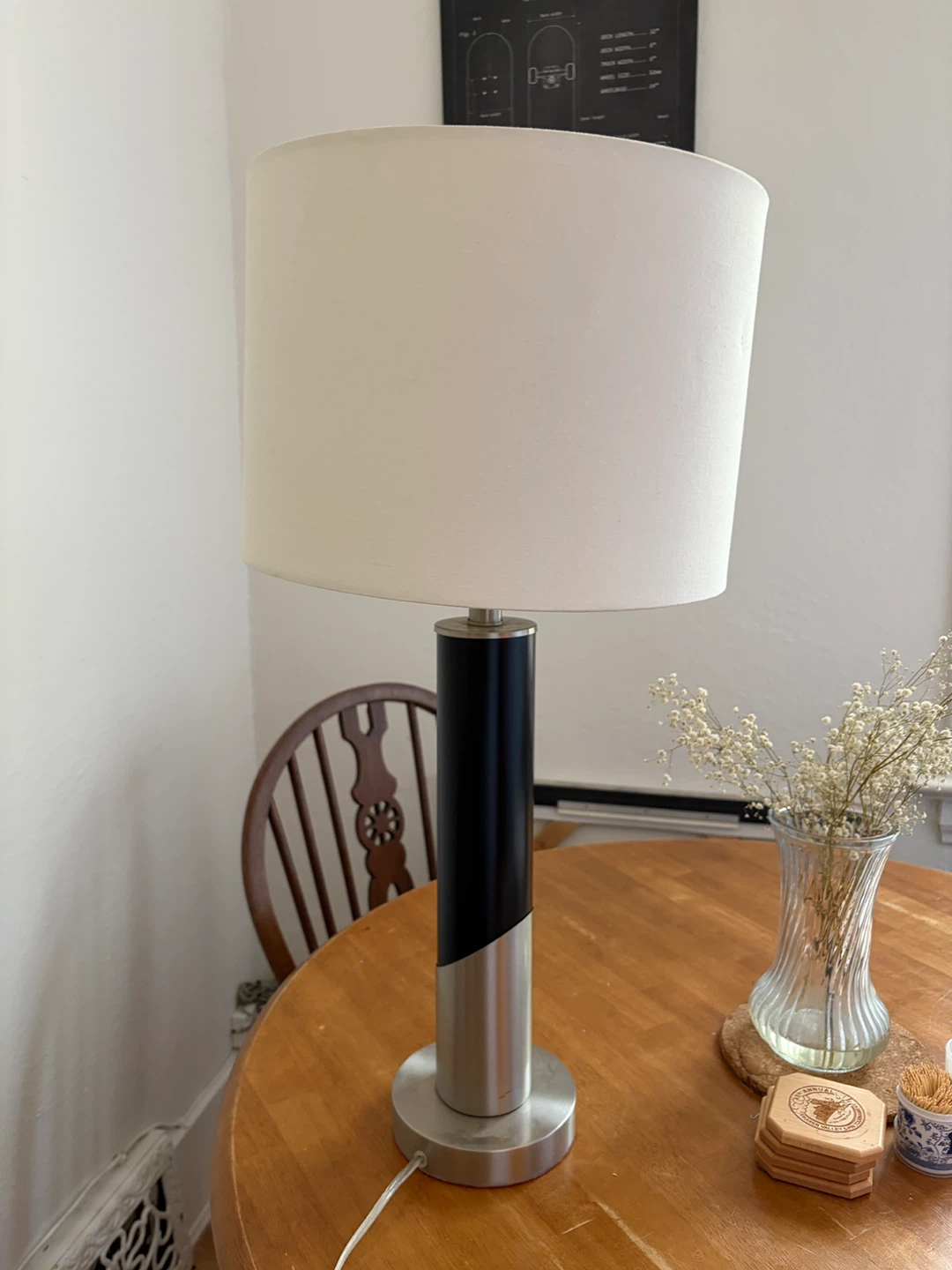 Modern Table Lamp with Black and Silver Base - photo 2