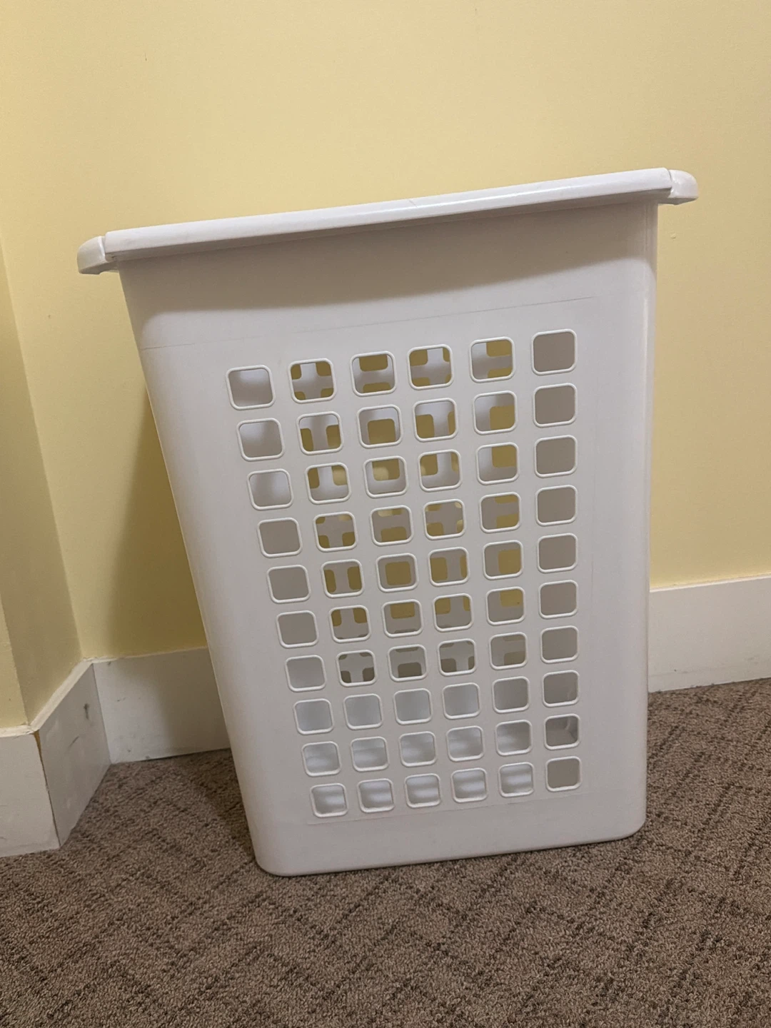 Sterilite White Laundry Basket - photo 3