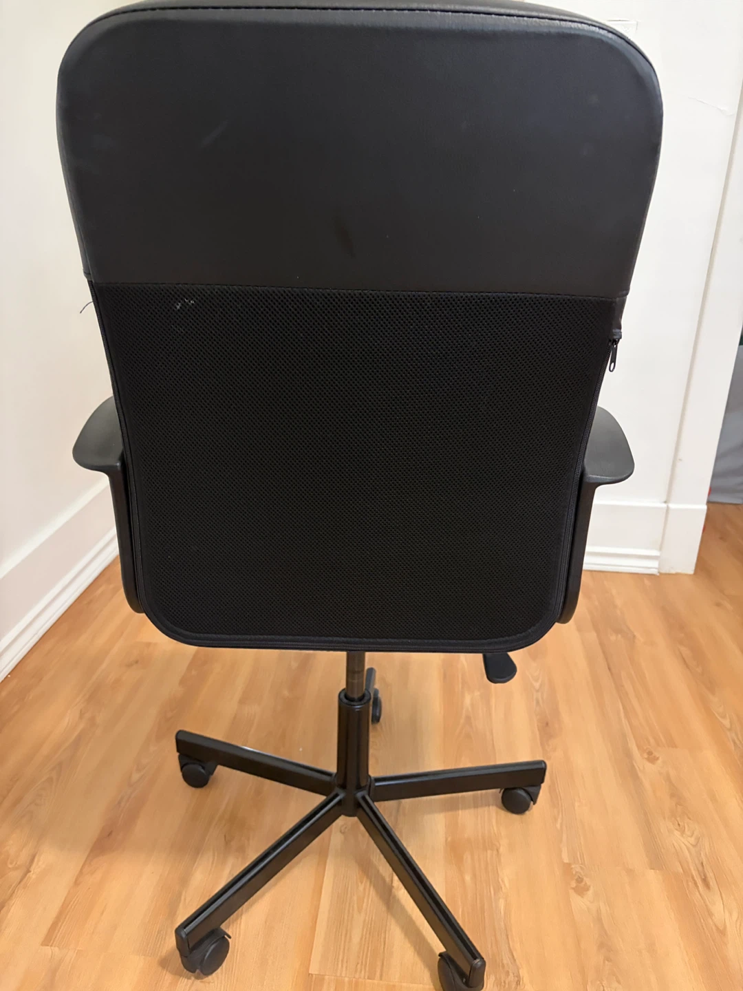 Black Office Chair - photo 3