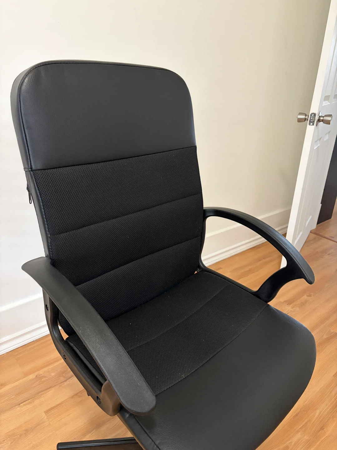 Black Office Chair - photo 2