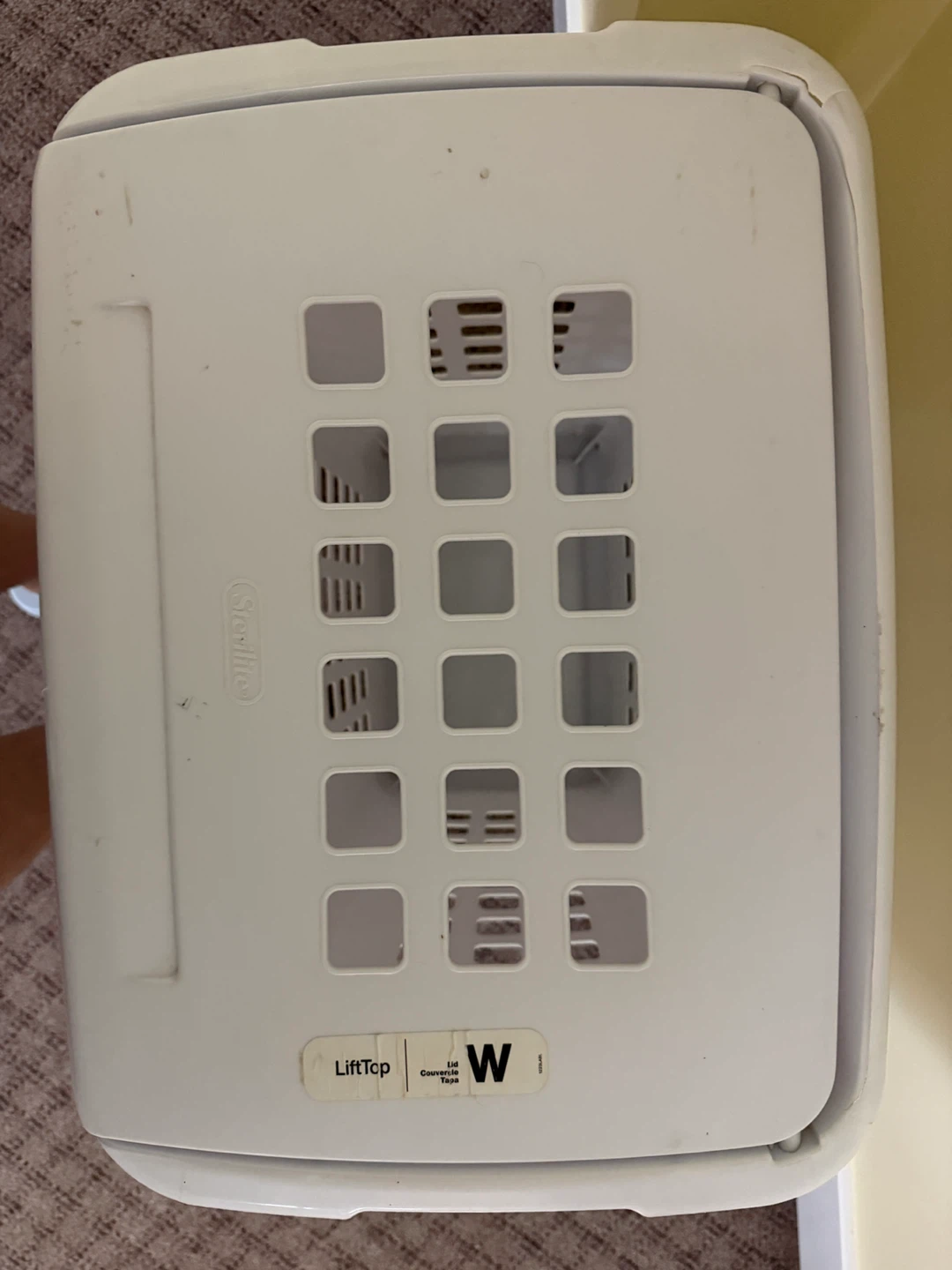 Sterilite White Laundry Basket - photo 4