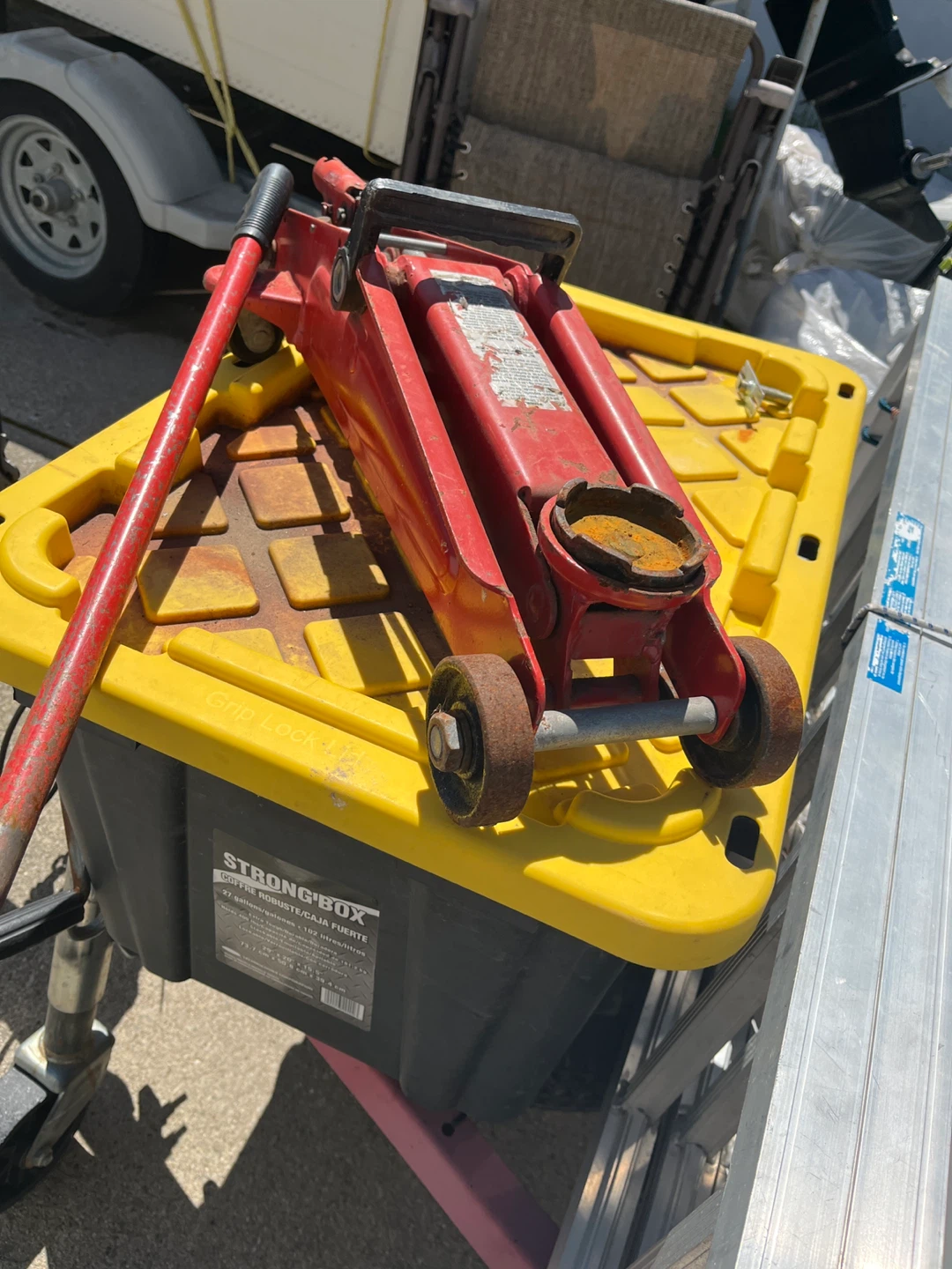 Red Hydraulic Floor Jack with Handle - photo 3