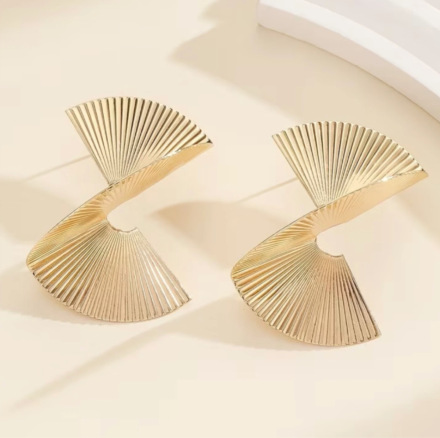 Gold Art Deco Fan Cross Earrings - photo 5