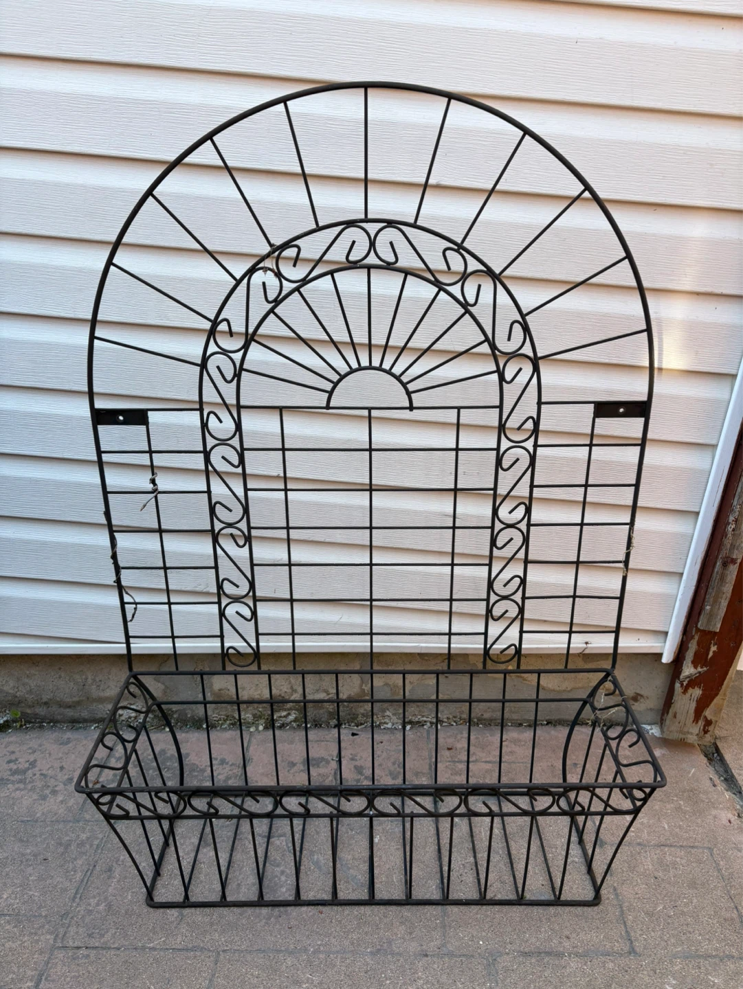 Black Metal Trellis with Planter Basket