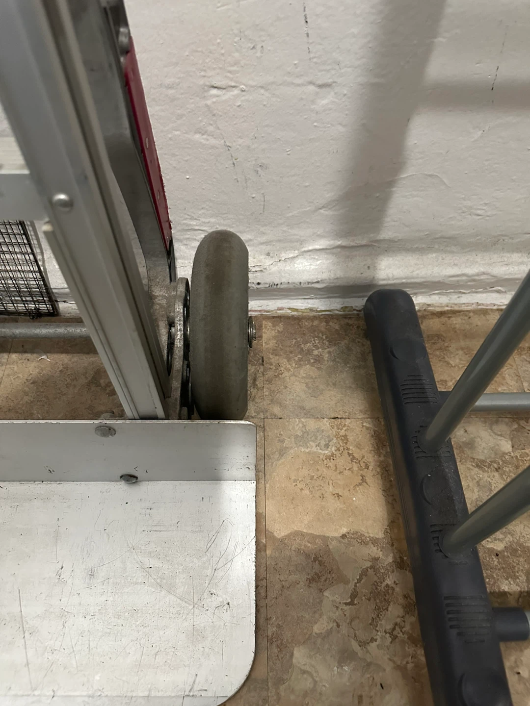 Aluminum Hand Truck Dolly with Red Grips - photo 2