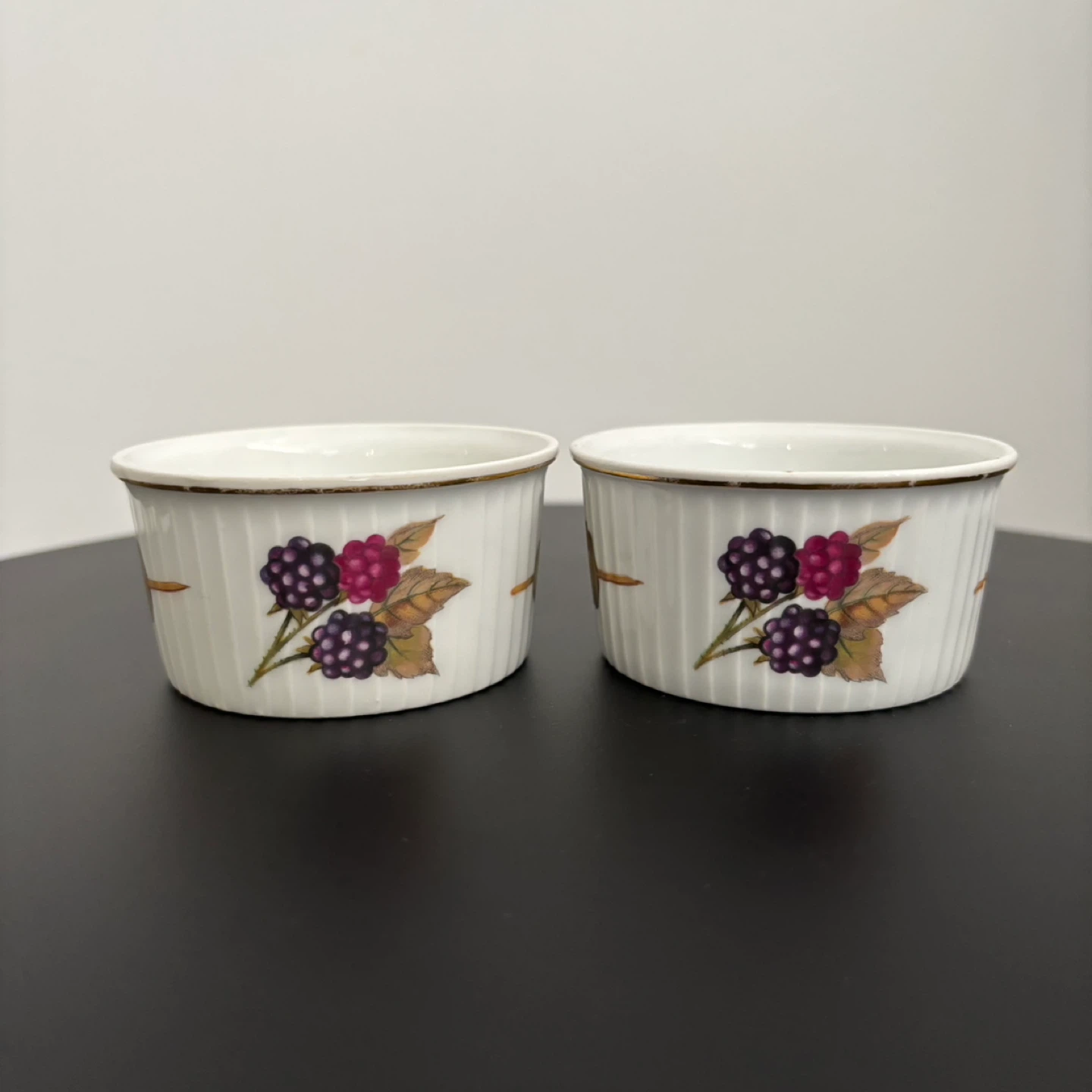 2 Royal Worcester Evesham Porcelain Ramekins - photo 2