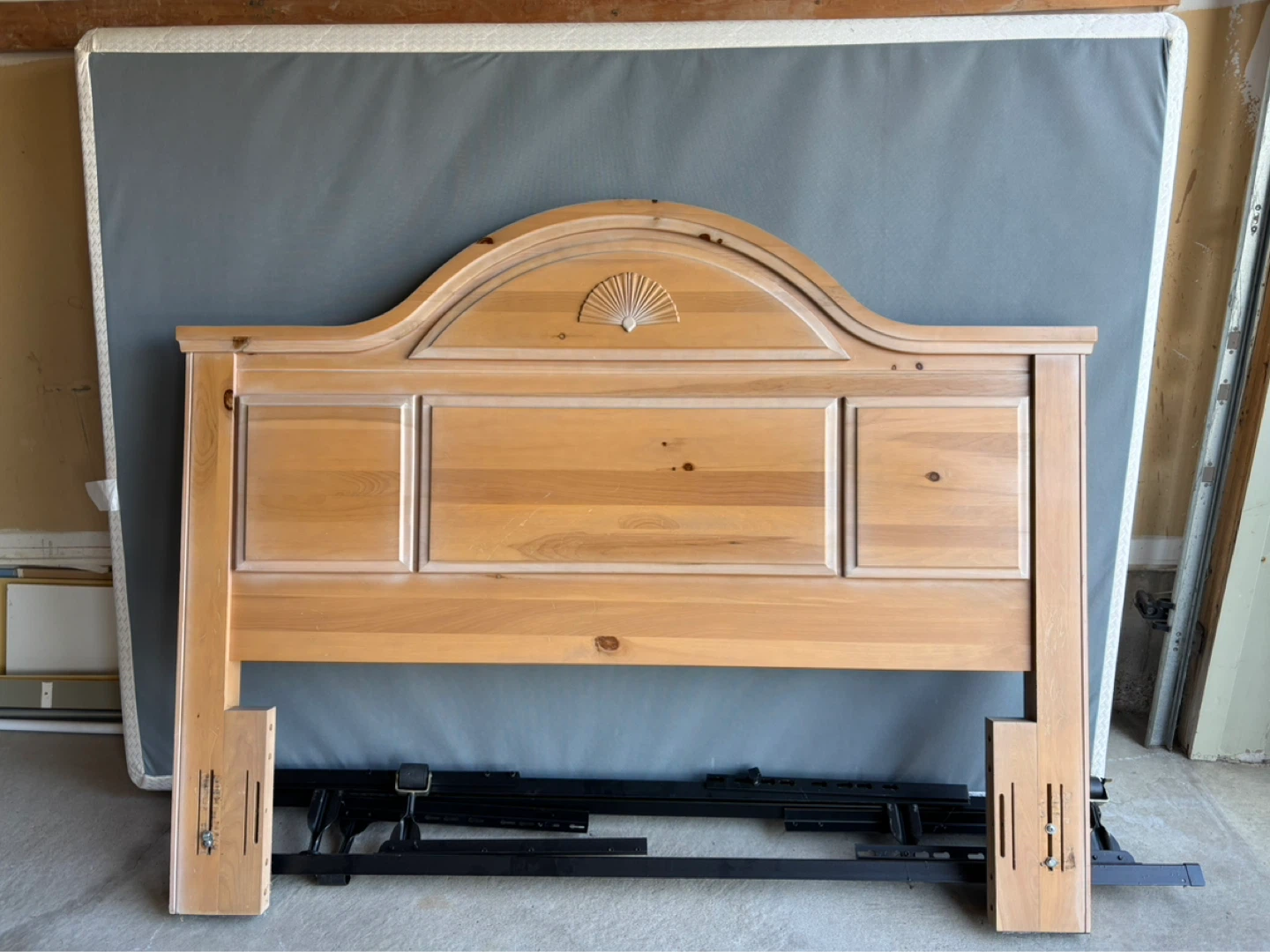 Queen Bed Set – Headboard + Frame + Box Spring - photo 4