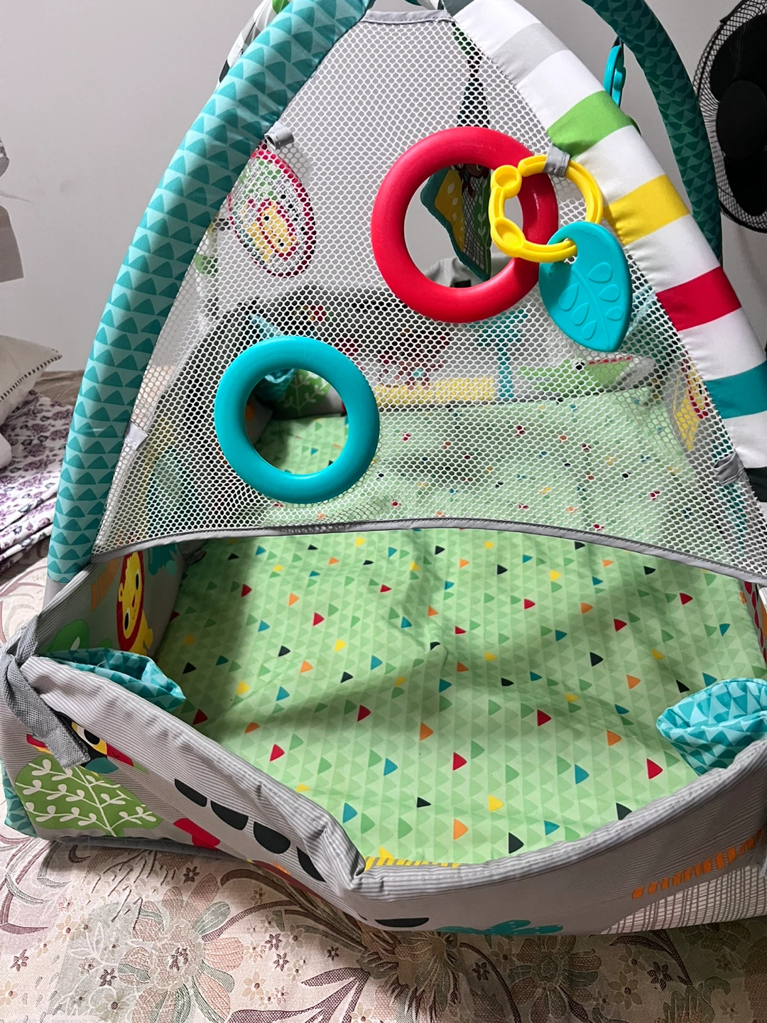 Fisher-Price Deluxe Kick 'n Play mat - photo 3