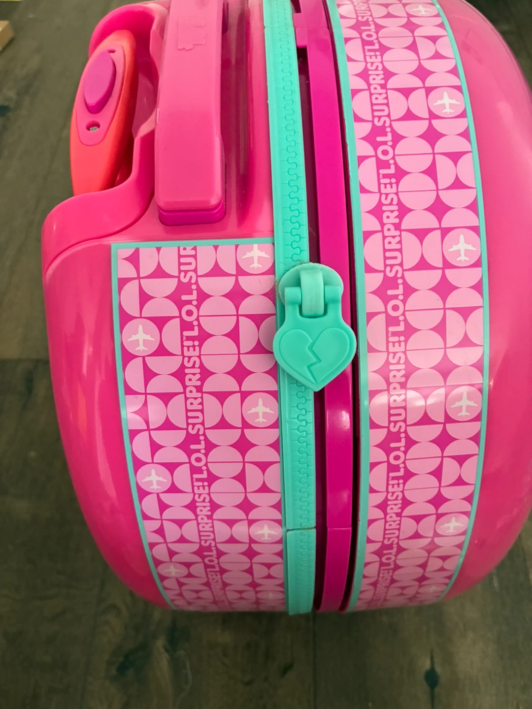LOL Surprise Rolling Suitcase Toy - photo 4