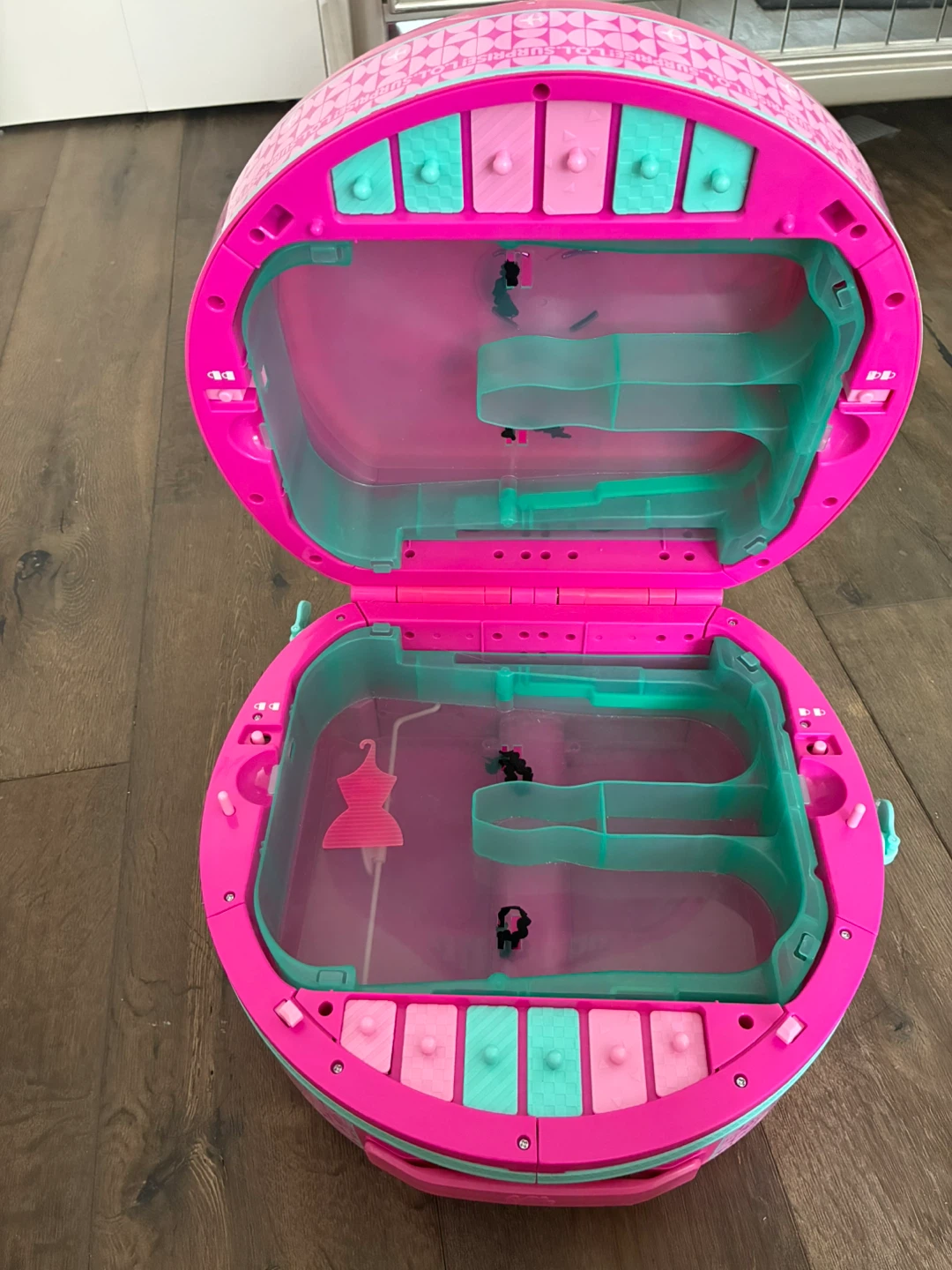 LOL Surprise Rolling Suitcase Toy - photo 5