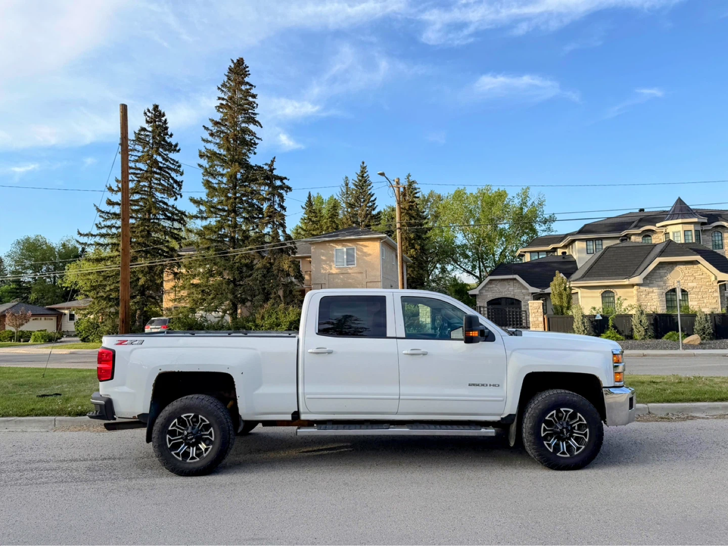 2019 Chevrolet Silverado 2500HD LT Z71 4WD Crew Cab - photo 2