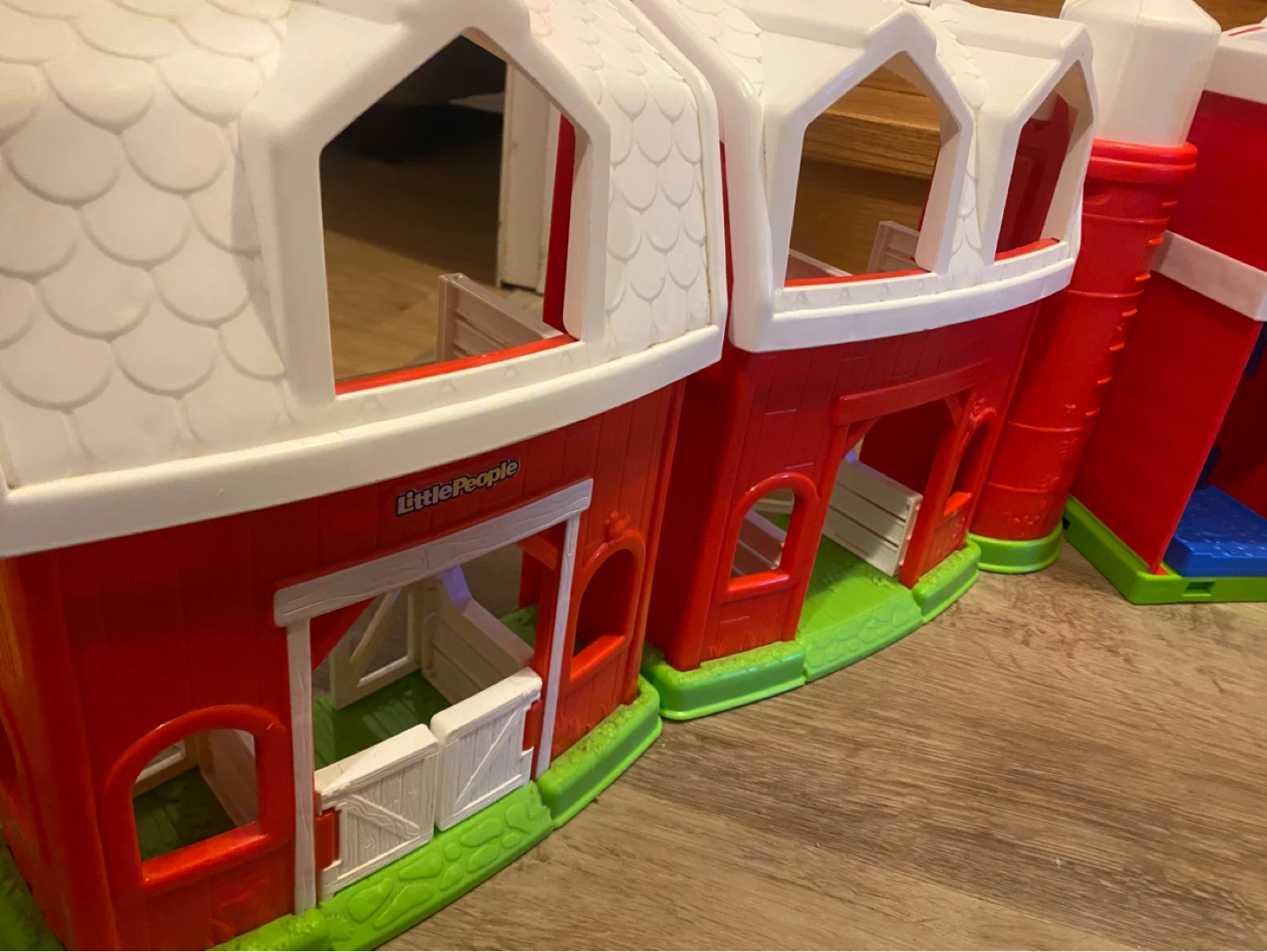 Fisher price little people barn & animal rescue - photo 4