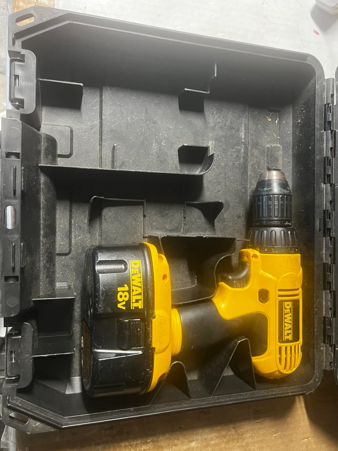 DeWalt 18V Cordless Drill with Battery and Charger - photo 2