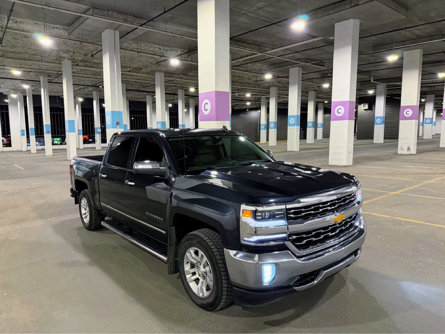2018 Chevrolet Silverado LTZ Crew Cab 4X4 - photo 3