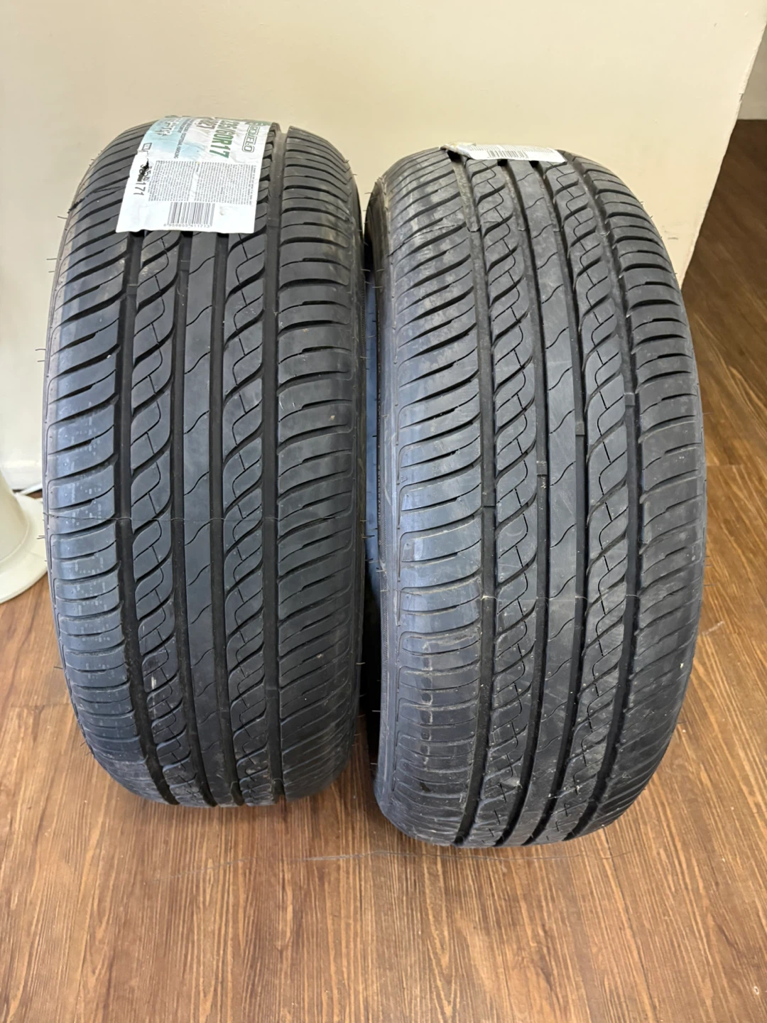 ROVELO 235/60R17 Tires - Set of 2 - photo 2
