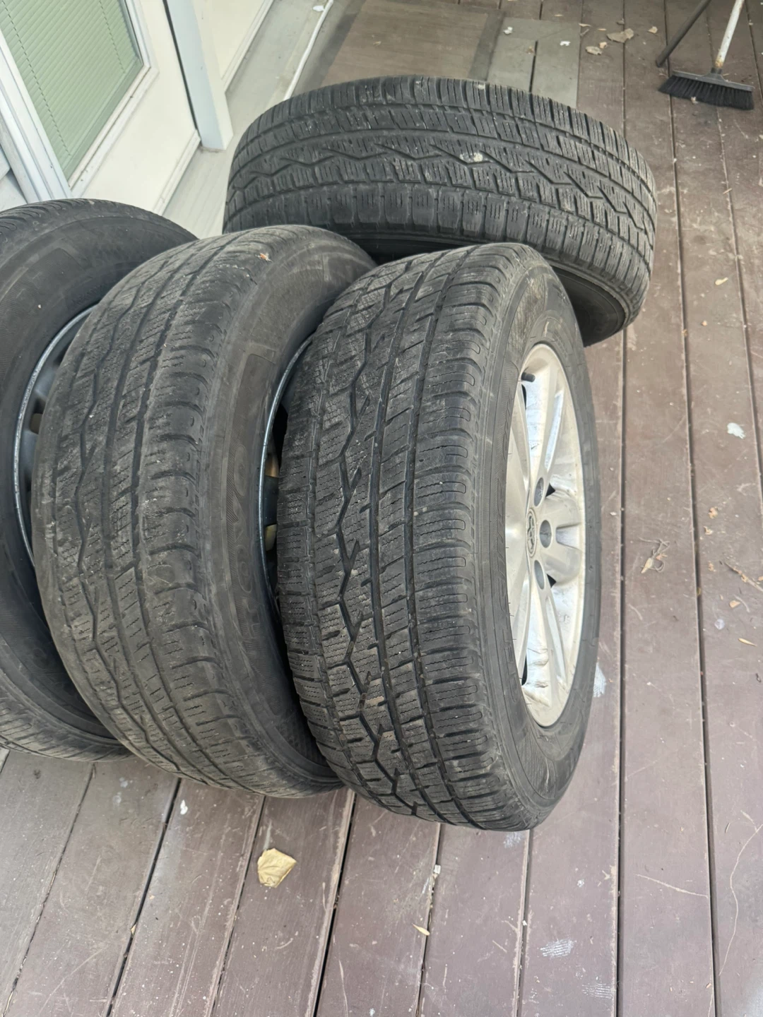 Set of 4 Toyota Sienna Tires on Rims - photo 4