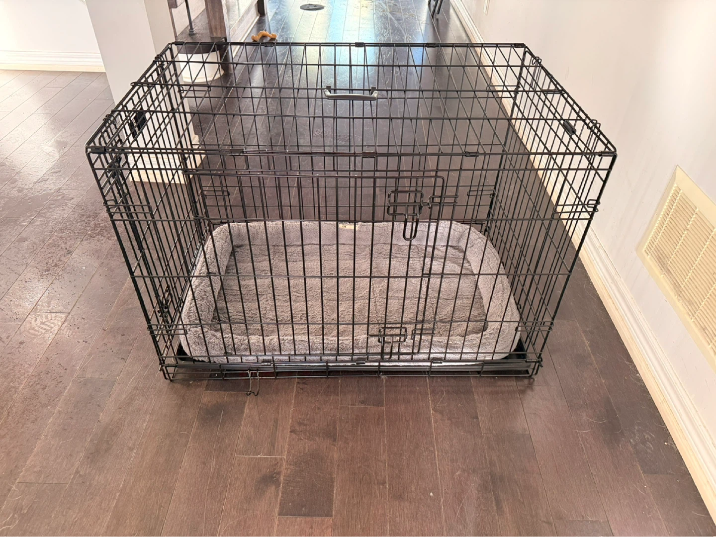Wire Dog Crate with Plush Bed - photo 3