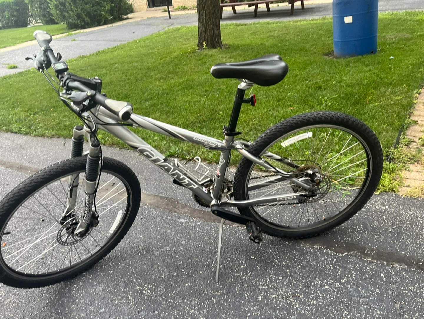 Giant Rincon Mountain Bike - photo 2