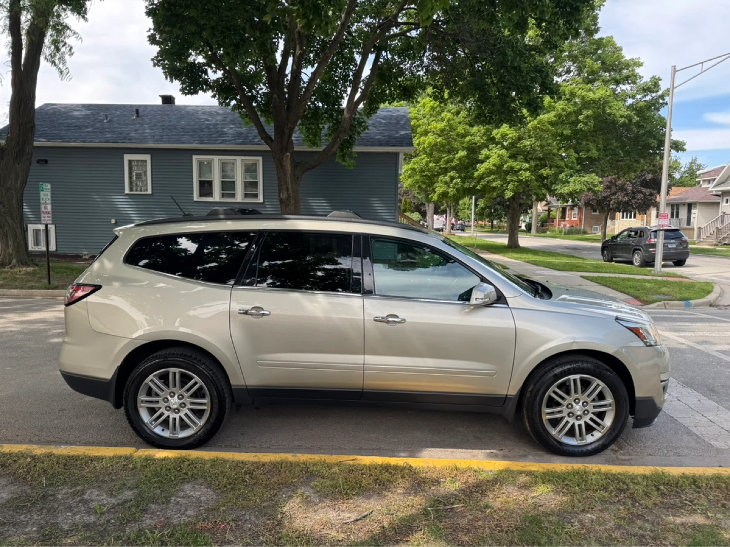 2014 Chevrolet Traverse LT - photo 2
